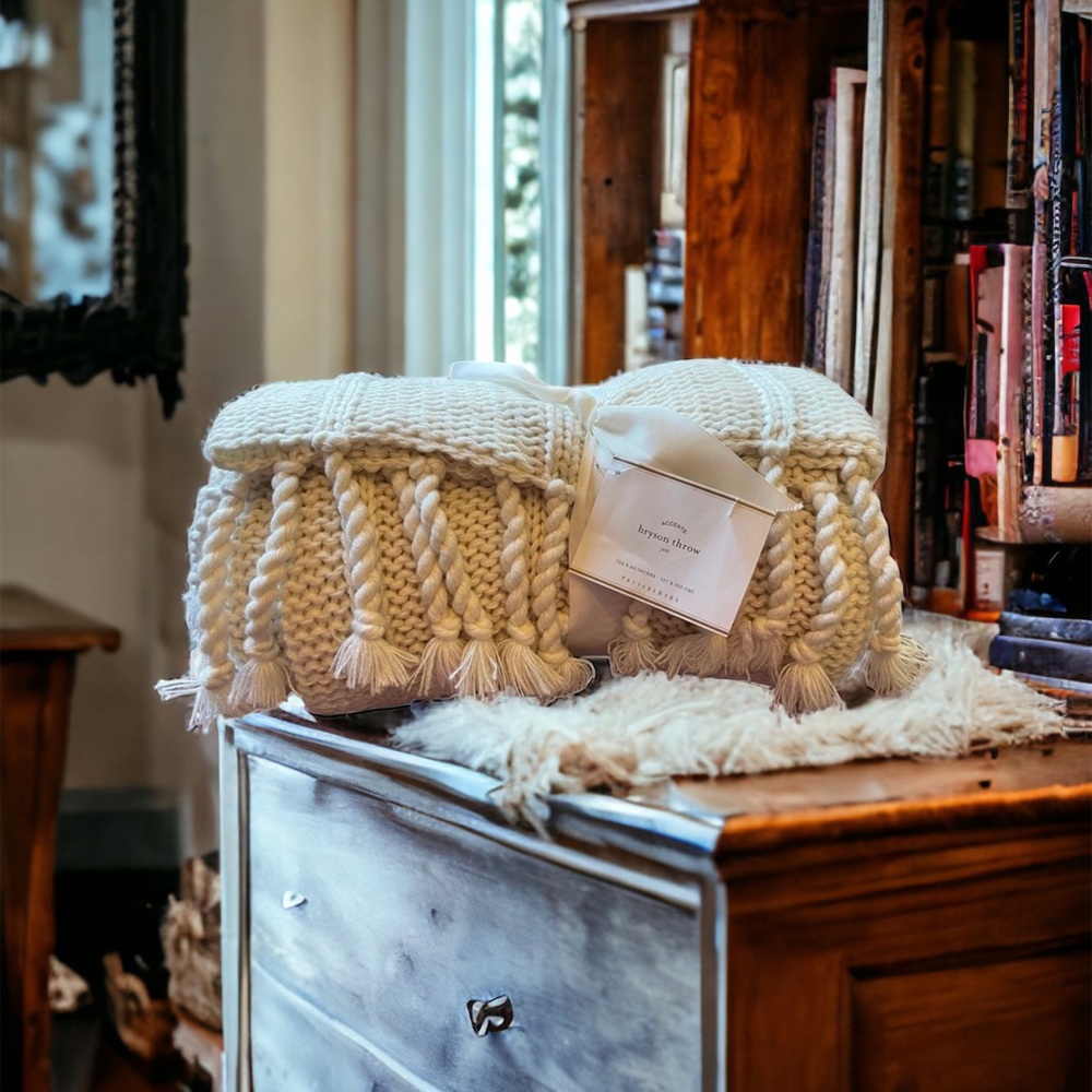 Pottery Barn Bryson Woven Knit Throw With Twisted Fringe- New with tags! - Picture 1 of 7